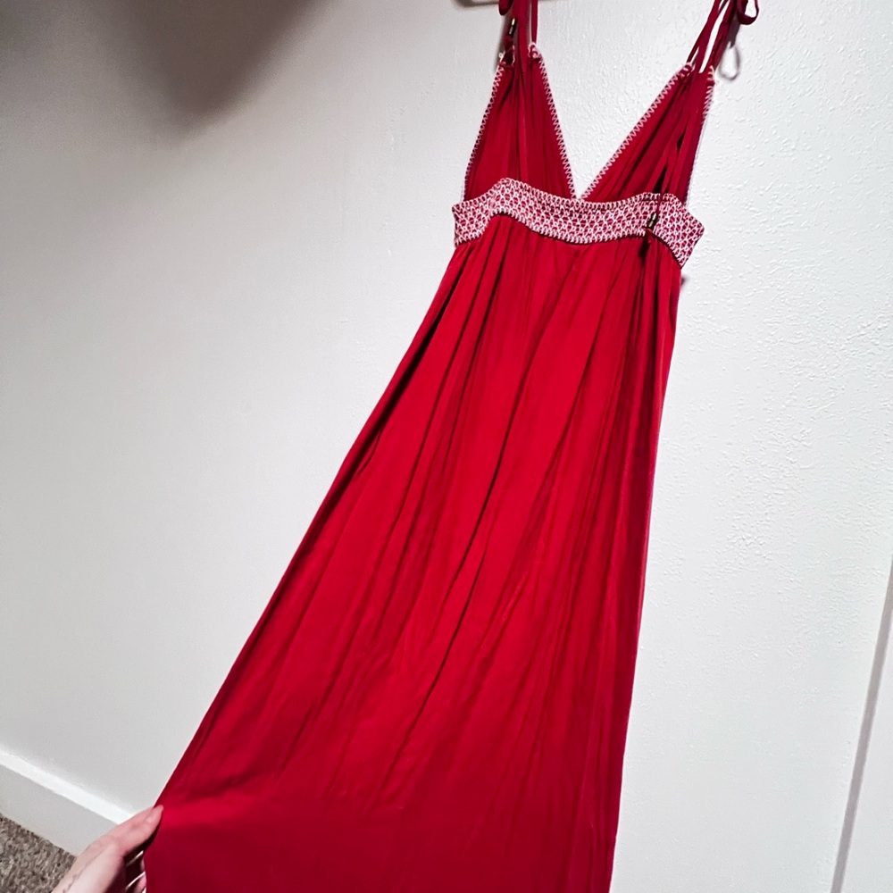 Dresses - Picture 2 of 12